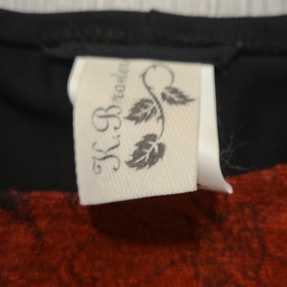 K BROWER Floral Appique Black Red Top Large - Picture 6 of 6